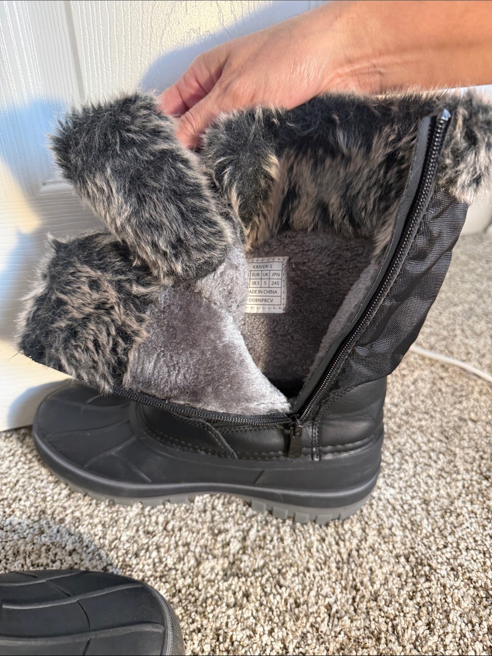 Dreampairs Black Women's Insulated Winter Snow Boots (Sz 6) with Faux Fur Trim - Picture 3 of 7